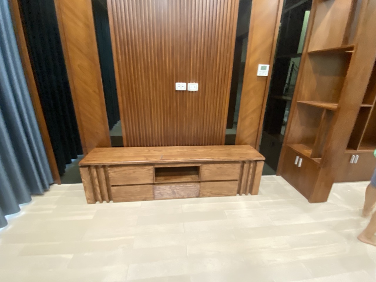 Kệ tivi gỗ sồi  dài 2m